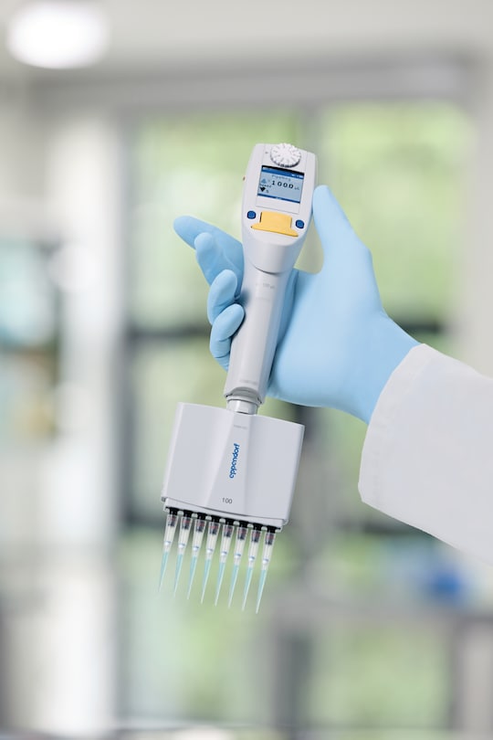 Eppendorf Xplorer® plus pipettes are available with 1, 8, 12, 16 or 24 channels and as adjustable tip spacing model Move It®