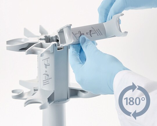 Quickly change a Pipette Holder 2 for Eppendorf Research_REG_ plus into a Reference_REG_ 2 holder by turning it 180°
