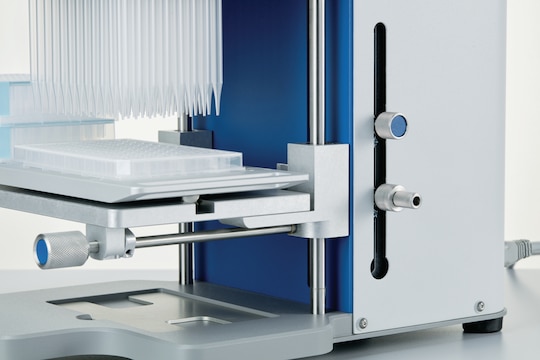 Possibility to pre-set labware heights in 2 positions for repetitive tasks or auto-pipetting mode