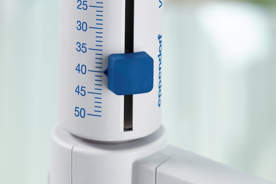 The Varispenser_REG_ 2(x) bottle-top dispensers feature an easy-to-read volume scale