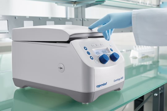 Soft-touch lid closure on the microcentrifuge Centrifuge 5425