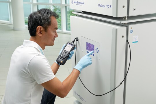 Eppendorf service technician checks incubator in lab