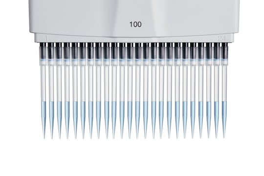 Fill 384-well plates with ease using Eppendorf 24-channel pipettes