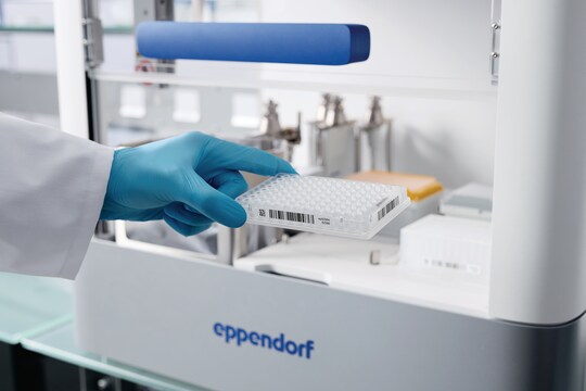 Eppendorf twin.tec with SafeCode barcode label to ensure safe sample identification in front of lab automation system epMotion