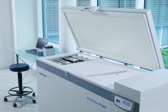 Eppendorf CryoCube® FC660h Ultralow temperature chest freezer (ULT) for longterm storage of sample, open main lid and sample documentation system