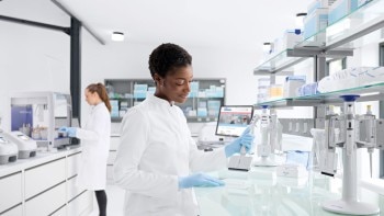 promo_labscene_pipette_stand_920x518