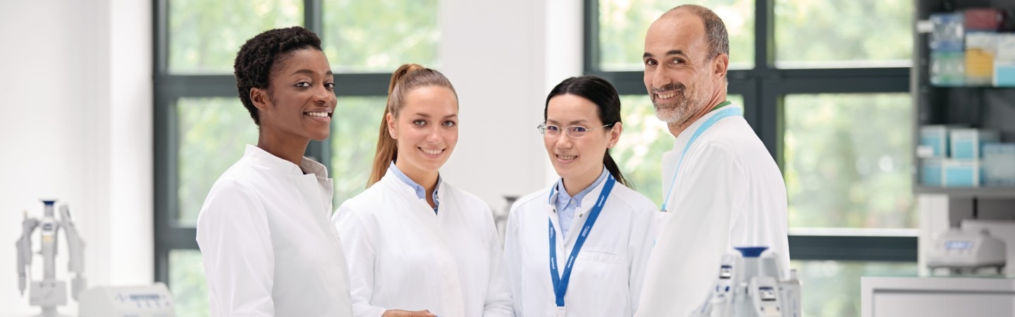 people_lab_scene_scientists_group_photo_smile_four_scientists_smil___2880x900