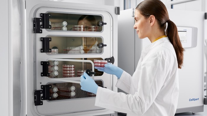 1460_822_people_lab_scene_cellxpert_cellxpert_c170i_cell