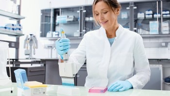 1460_822_people_lab_scene_research_plus_eppendorf_researchx
