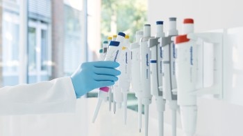 1460_822_lab_scene_research_3_neo_variety_of_eppendorf_research_3_neo_single_channel_pipettes_and_other_eppendorf_single_channel