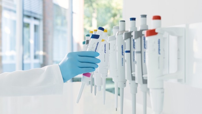 1460_822_lab_scene_research_3_neo_variety_of_eppendorf_research_3_neo_single_channel_pipettes_and_other_eppendorf_single_channel