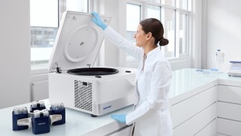 1460_822__people_lab_scene_centrifuge_5811_r