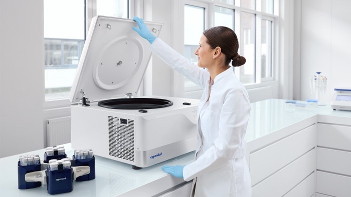 1460_822__people_lab_scene_centrifuge_5811_r