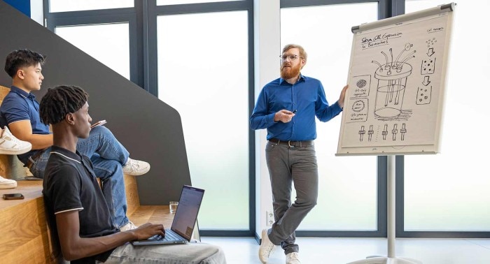 people_lab_scene_training_classroom_training_1480px
