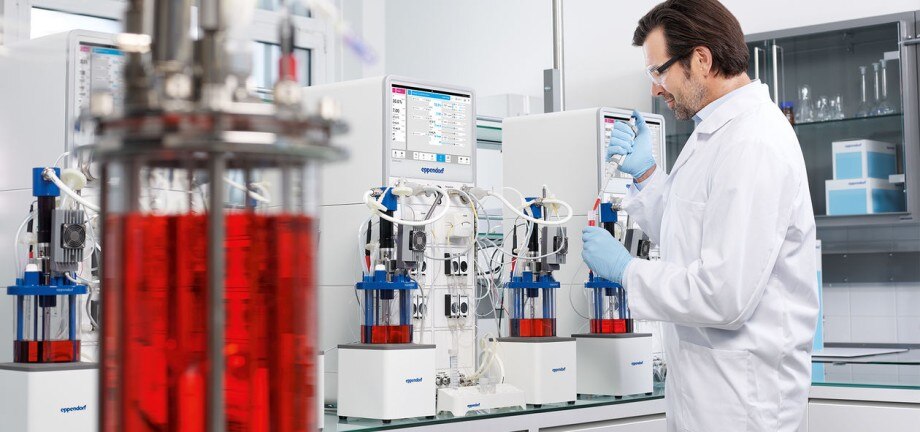 SciVario twin – Our new bioreactor control system and VisioNize®-onboard device SciVario twin bioreactor control system with two single-use bioreactors BioBLU from Eppendorf
