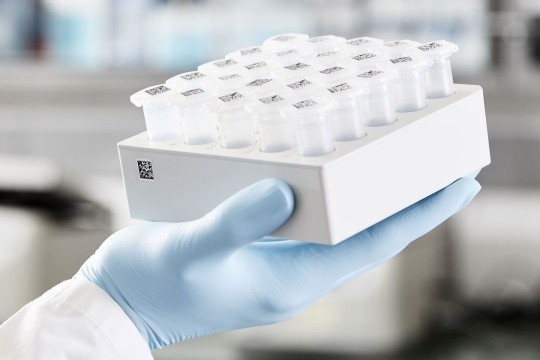 PhysioCare Concept® - Tubes A box with tubes correctly labeled with datamatrix codes.