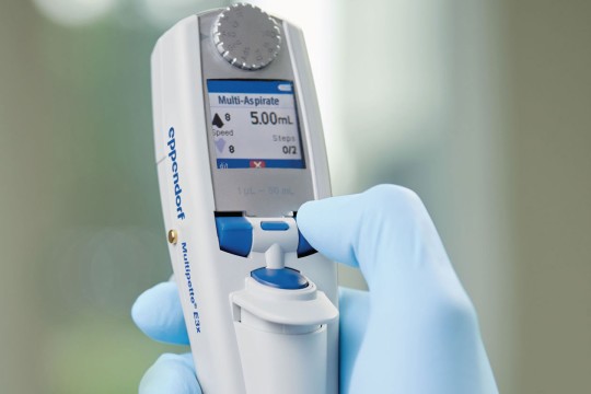 Comfortable handle for your pipette carousel. A person programming an electronic Eppendorf Xplorer pipette.