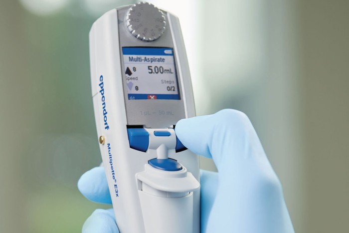 Comfortable handle for your pipette carousel. A person programming an electronic Eppendorf Xplorer pipette.