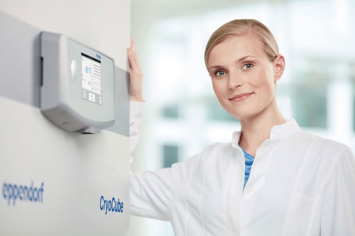 PhysioCare Concept® - Storage with ultra low temperature freezer Female scientist stands next to an Ultra Low Temperature (ULT) freezer with the control display conveniently at eye level.