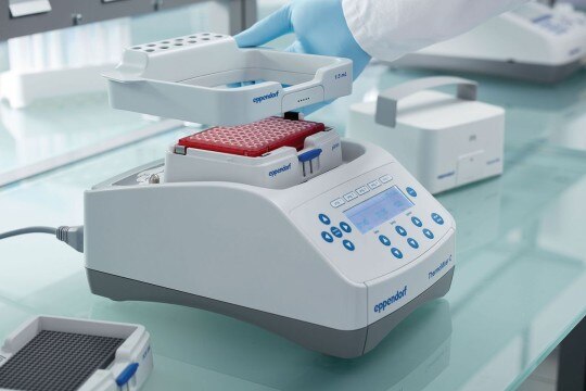 PhysioCare Concept® - Mixing and Heating Scientist installs further equipment at Eppendorf ThermoMixer.