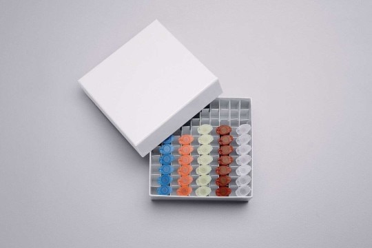 PhysioCare Concept® - Tubes A cardboard freezer box full of tubes with different colors for easy identification.