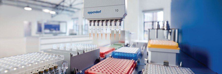 Ergonomic automated system in the laboratory Automated liquid handling system of Eppendorf with accessories.