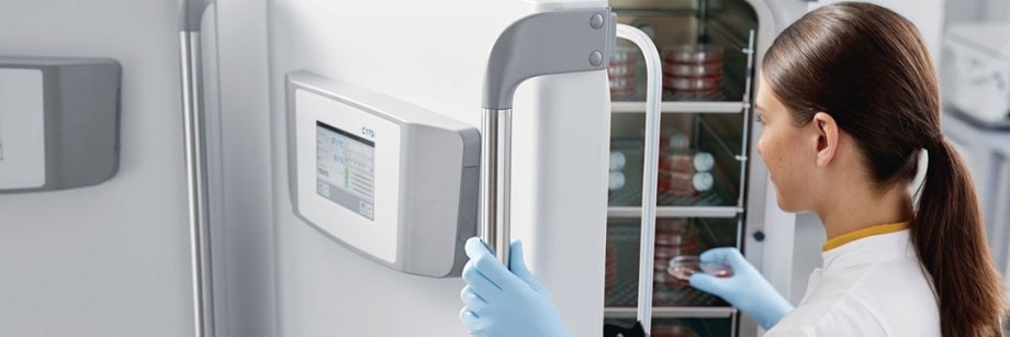 PhysioCare Concept® - Cell Culture A scientist is opening a CO2 incubator ergonomically located on the lab bench.