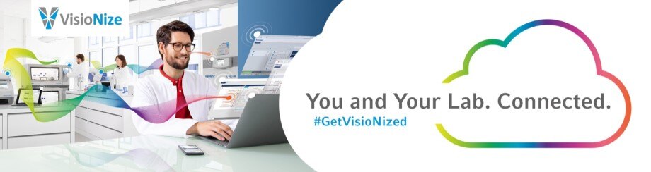 Subscribe now for your Smart Freezer Transformation Man in the lab using VisioNize for monitoring the lab devices and a sign that says ´Subscribe now free of charge´.