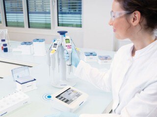 Green tick lights up on the connected pipette, all entered settings have been transferred.