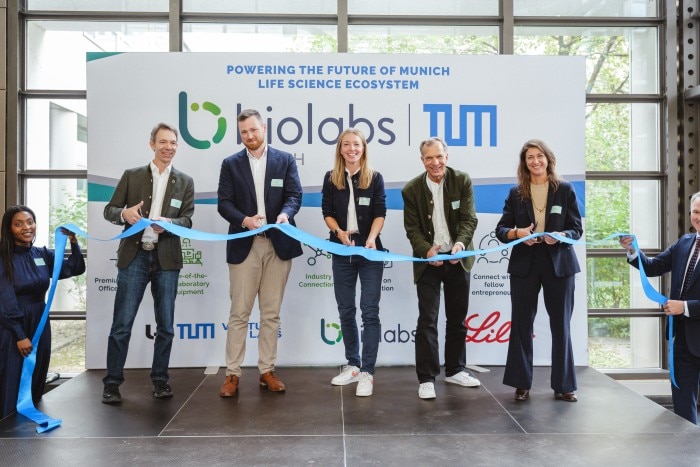Group Photo of the Opening of BioLabs | TUM. From left to right: Dr. Johannes Fruehauf, CEO BioLabs, Dr. Max Pöhlmann, Site Director, BioLabs TUM, Dr. Floris Engelhardt, CEO/CSO & Co-Founder Kano Therapeutics, Dr. Philipp Gerbert, CEO TUM Venture Labs, Johanna Michielin, Regional Director, BioLabs Europe