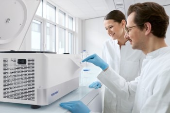 centrifuge_5811_r__lab_scene_1