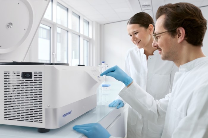 centrifuge_5811_r__lab_scene_1