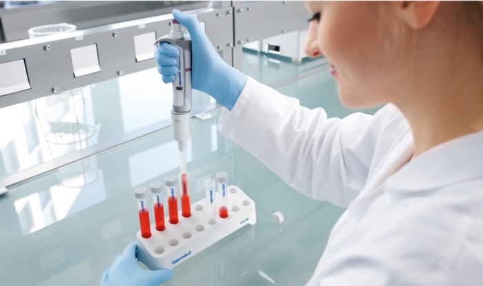 epT.I.P.S. pipette tips 10 mL L , Research® plus pipette, Eppendorf Conical Tubes 15 mL img_teaser_consumables_1