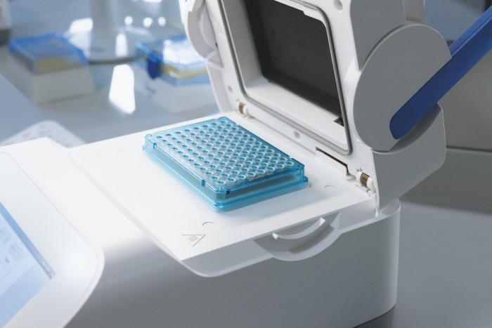Full-skirted twin.tec trace PCR plat ein thermal block of Mastercycler X40
