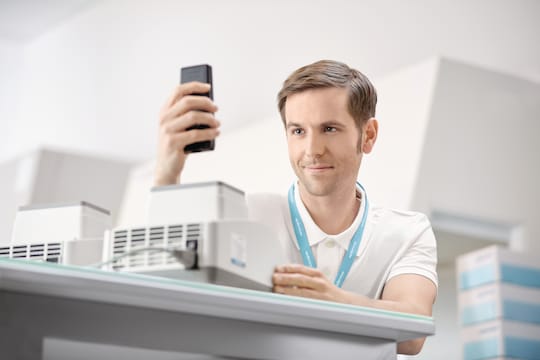 Services Maintenance Specialist Man