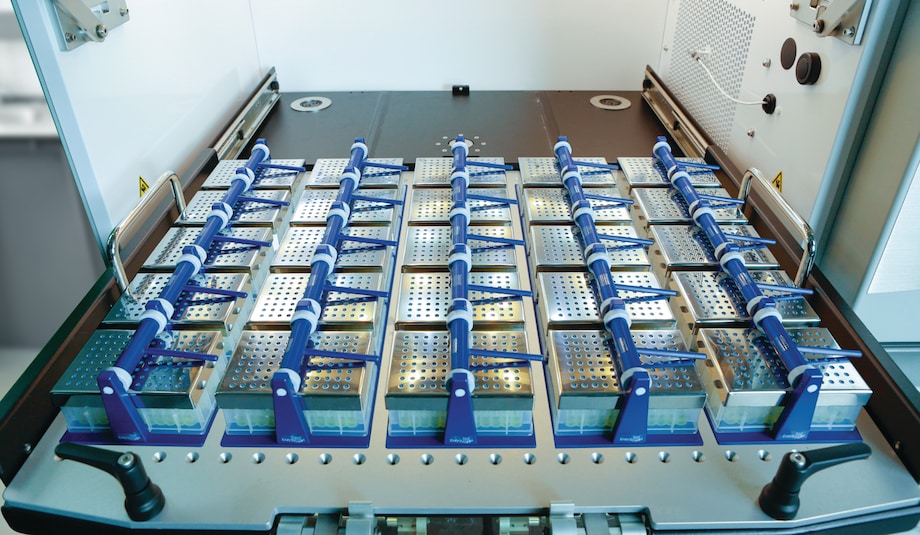 Fully Loaded Universal Platform with Duetz Plate Holders Stackable Incubator Shaker compatible with system Duetz microplate holders