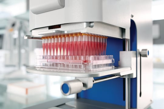 epMotion 96 allows to multidispense in a stack of plates on the lifting table for fast operation