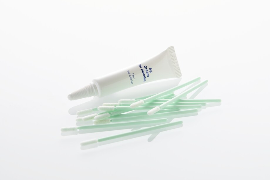 Grease for pipettes, incl. lint-free applicators Tube with special grease for pipettes and applicator sticks