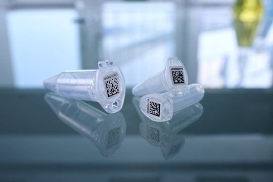 1.5, 2.0, and 5.0 mL snapcap tubes with Eppendorf SafeCode barcode label to ensure safe sample identification, being on bench