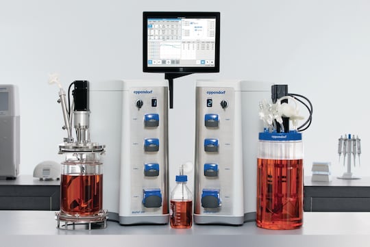 BioFlo 320 with cell culture glass and single-use vessel