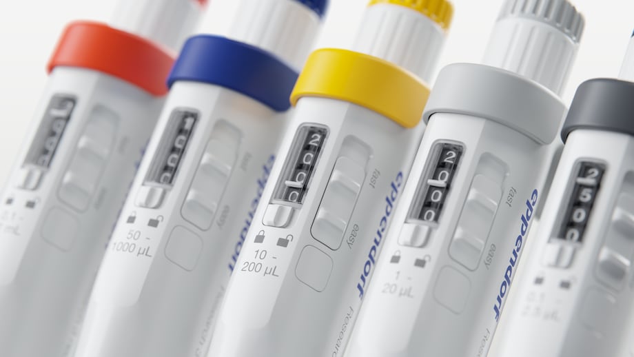 The 4-digit volume display with magnified numbers allows for easy and precise volume adjustment