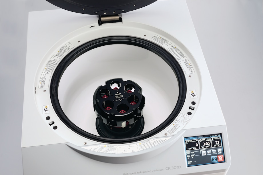 Centrifuge CR30NX top view with rotor R25ST High-speed Centrifuge CR30NX with swing-bucket rotor R25ST