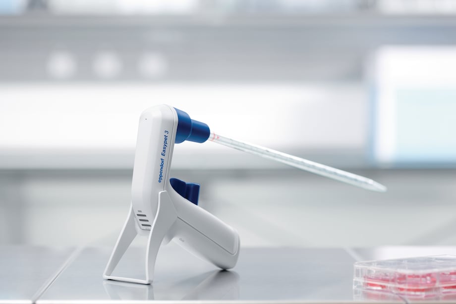 Easypet® 3 electronic pipette controller with practical shelf stand Easypet® 3 electronic pipette controller with practical shelf stand