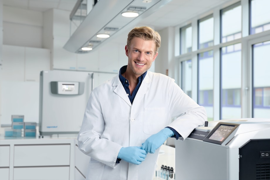 product, lab scene, Centrifuge CS150NX