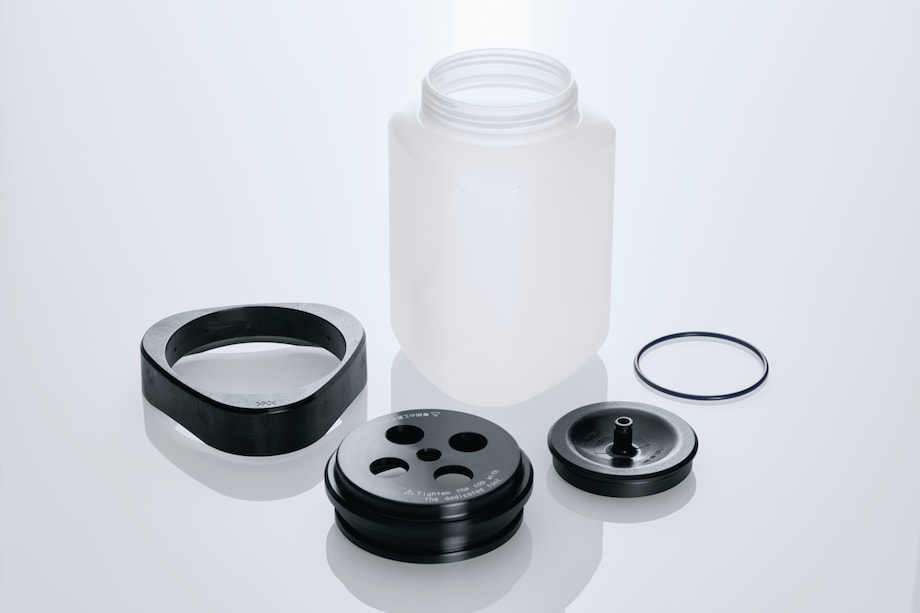 1.5 L triangular bottle assembly with single components 1.5 L triangular bottle assembly with single components