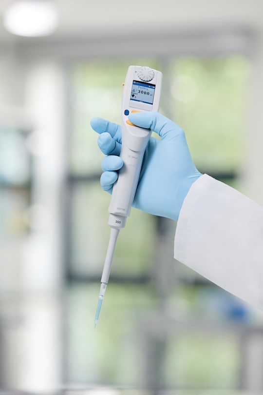 Discover the smooth handling of Eppendorf Xplorer® pipettes yourself