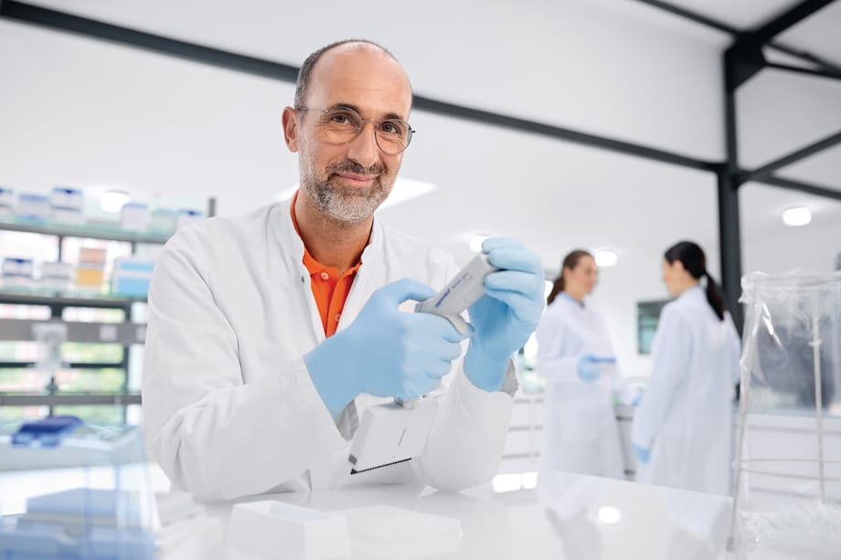Male Scientist Looking at Camera while changing Settings on Eppendorf Xplorer® plus 24-channel Electronic Pipette Male Scientist Looking at Camera while changing Settings on Eppendorf Xplorer_REG_ plus 24-channel Electronic Pipette