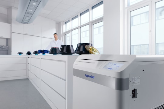 Eppendorf SpinPro 8 R centrifuge for high speed sample separation