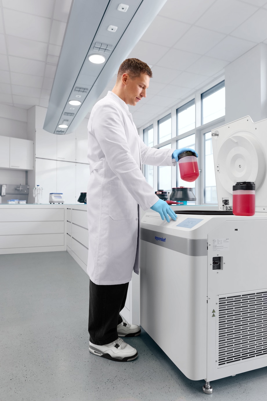 Eppendorf SpinPro 8 R centrifuge for high speed sample separation