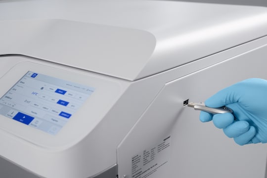 Eppendorf SpinPro 8 R centrifuge for high speed sample separation
